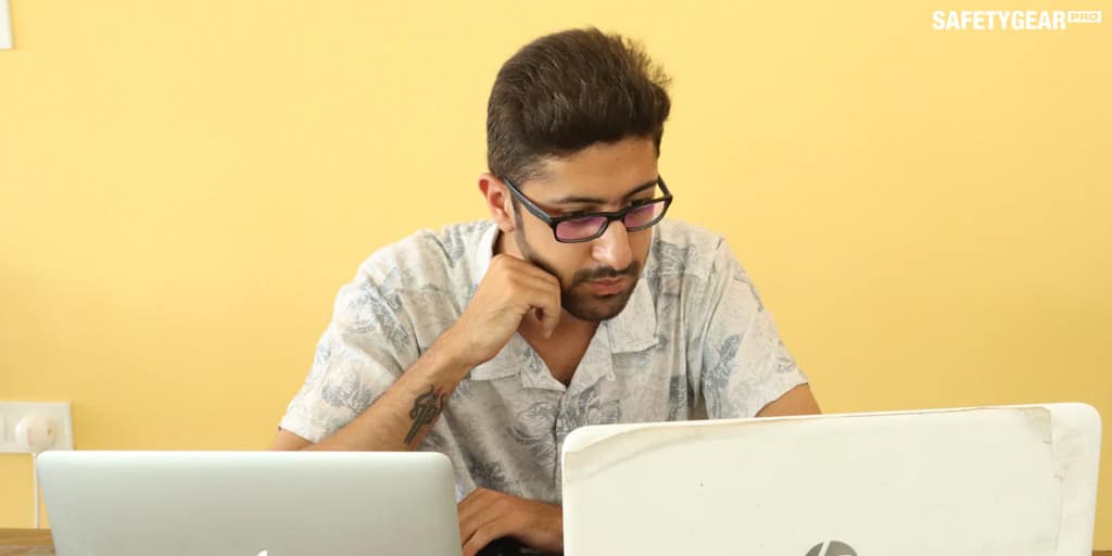 programmer wearing glasses