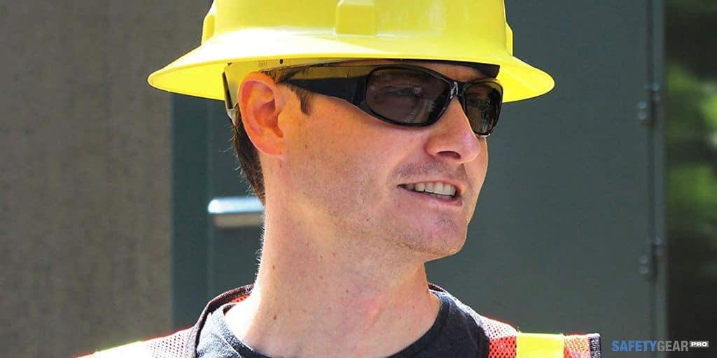 construction worker wearing 3M safety glasses 